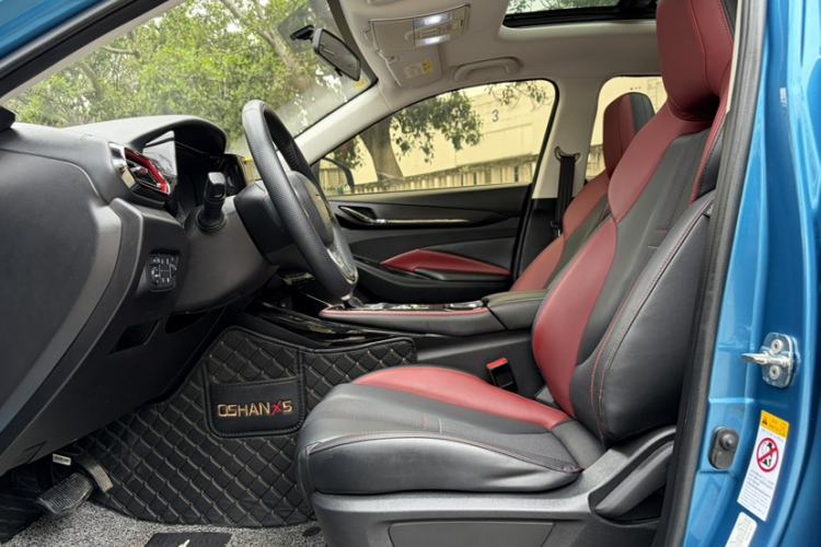 Used CHANGAN OSHAN X5 2021 1.5T DCT Flagship Edition Interior 7