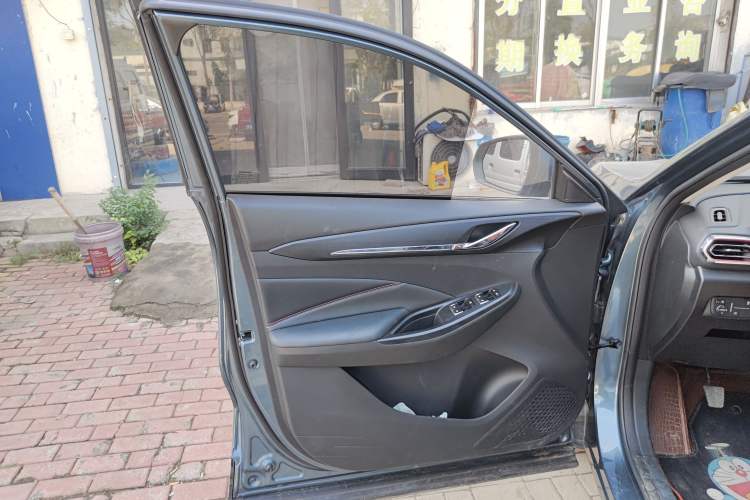 Used CHANGAN OSHAN X5 2021 Revised Version 1.6L Manual Luxury Edition Left Front Door Interior