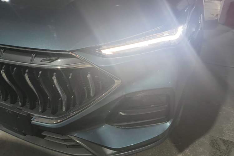 Used CHANGAN OSHAN X5 2021 Revised Version 1.6L Manual Luxury Edition Left Front Headlight