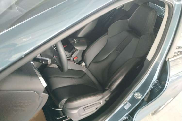 Used CHANGAN OSHAN X5 2021 Revised Version 1.6L Manual Luxury Edition Left Front Seat