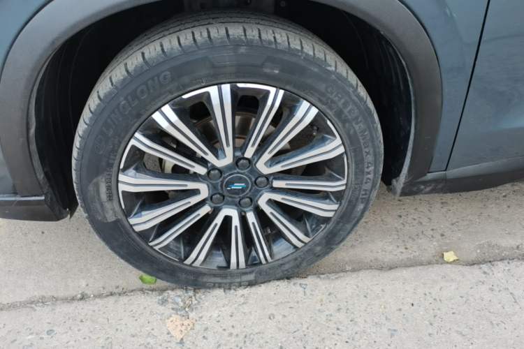Used CHANGAN OSHAN X5 2021 1.5T DCT Luxury Edition Left Front Wheel Hub