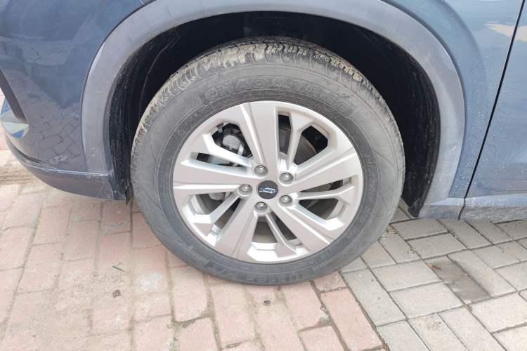Used CHANGAN OSHAN X5 2021 Revised Version 1.6L Manual Luxury Edition Left Front Wheel Hub