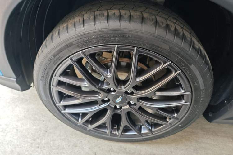 Used CHANGAN OSHAN X5 2021 1.5T DCT Flagship Edition Left Front Wheel Hub