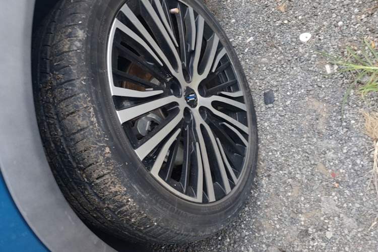 Used CHANGAN OSHAN X5 2021 1.5T DCT Flagship Edition Left Front Wheel Hub
