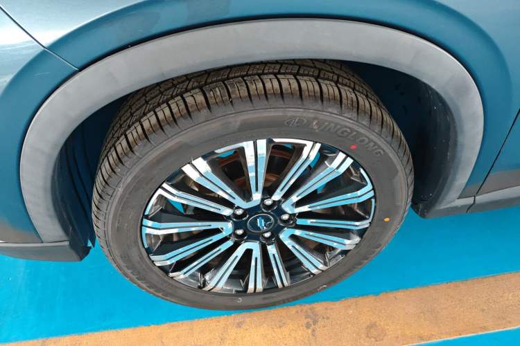 Used CHANGAN OSHAN X5 2021 Revised Version 1.5T DCT Luxury Edition Left Front Wheel Hub