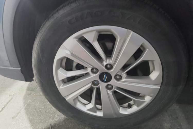 Used CHANGAN OSHAN X5 2021 Revised Version 1.6L Manual Luxury Edition Left Front Wheel Hub