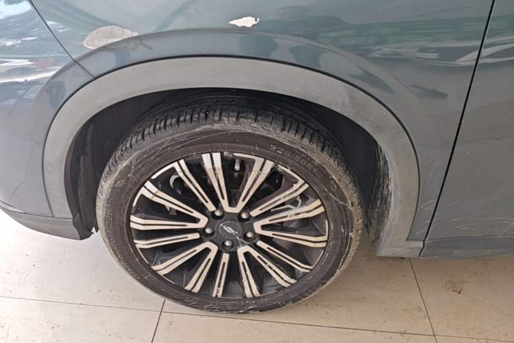 Used CHANGAN OSHAN X5 2021 1.5T DCT Prestige Edition Left Front Wheel Hub
