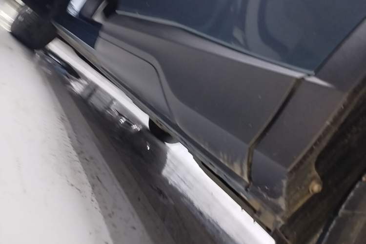 Used CHANGAN OSHAN X5 2021 1.5T DCT Prestige Edition Left Side Sill