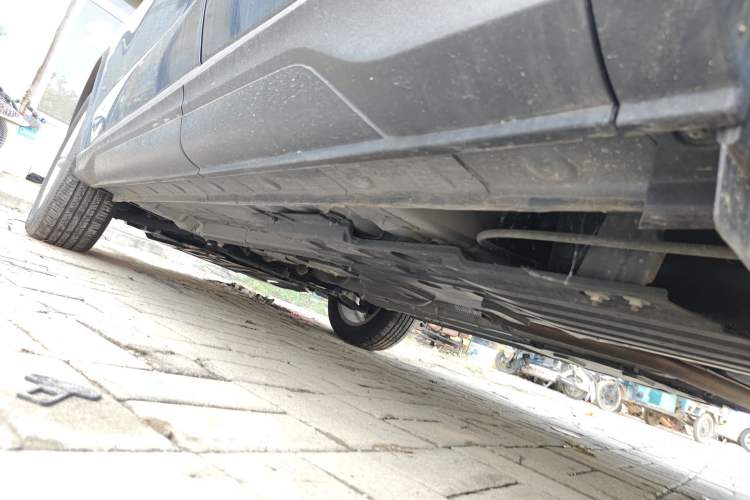 Used CHANGAN OSHAN X5 2021 Revised Version 1.6L Manual Luxury Edition Left Side Sill