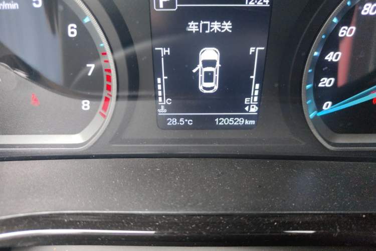 Used CHANGAN OSHAN X5 2021 Revised Version 1.5T DCT Luxury Edition Odometer Close Up