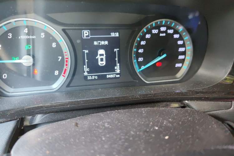 Used CHANGAN OSHAN X5 2021 Revised Version 1.5T DCT Luxury Edition Odometer Close Up