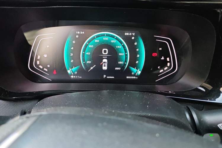 Used CHANGAN OSHAN X5 2021 1.6L CVT Luxury Model Odometer Close Up