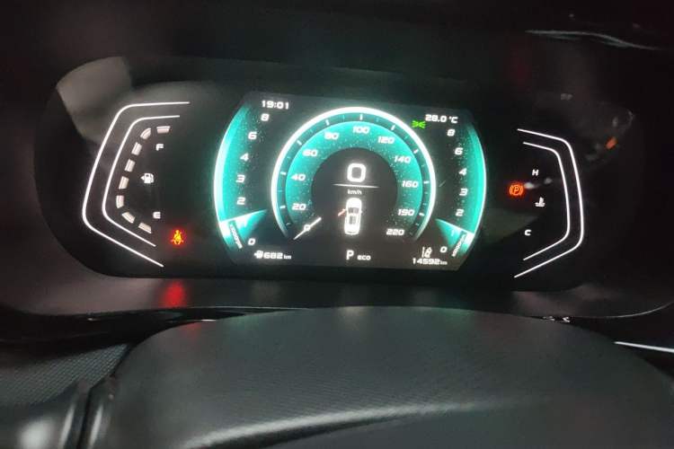 Used CHANGAN OSHAN X5 2021 1.6L CVT Flagship Model Odometer Close Up