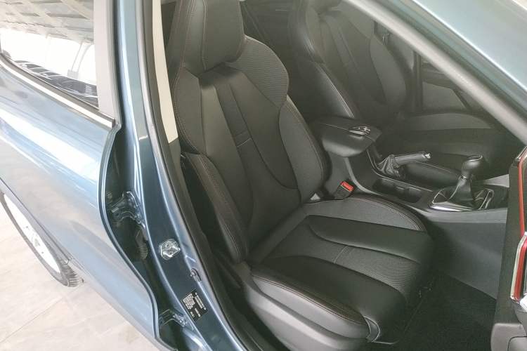 Used CHANGAN OSHAN X5 2021 Revised Version 1.6L Manual Luxury Edition Right Front Seat