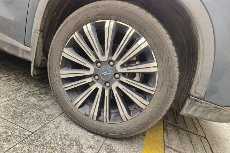 Used CHANGAN OSHAN X5 2021 1.5T DCT Prestige Edition Right Front Wheel Hub