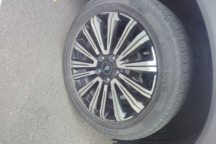 Used CHANGAN OSHAN X5 2021 1.6L CVT Luxury Model Right Front Wheel Hub