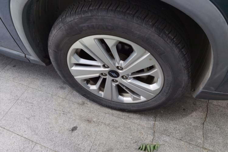Used CHANGAN OSHAN X5 2021 Revised Version 1.6L CVT Luxury Edition Right Front Wheel Hub