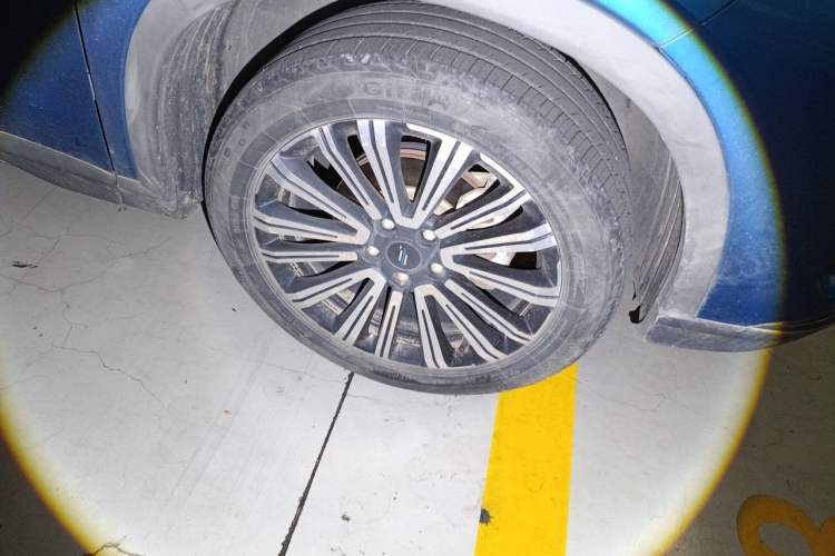 Used CHANGAN OSHAN X5 2021 1.5T DCT Prestige Edition Right Front Wheel Hub