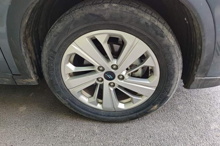 Used CHANGAN OSHAN X5 2021 1.6L CVT Luxury Model Right Front Wheel Hub