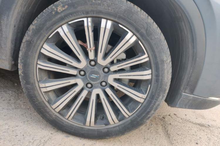 Used CHANGAN OSHAN X5 2021 1.5T DCT Prestige Edition Right Front Wheel Hub