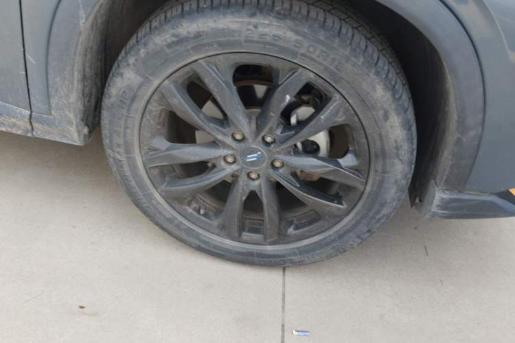Used CHANGAN OSHAN X5 2021 1.5T DCT Prestige Edition Right Front Wheel Hub