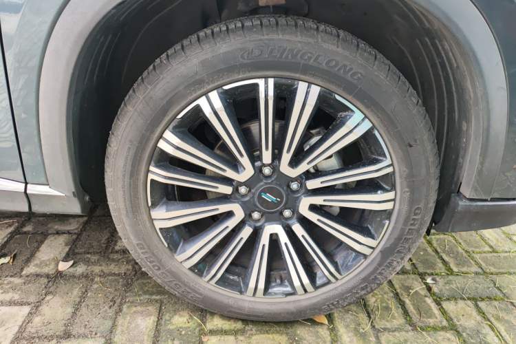 Used CHANGAN OSHAN X5 2021 1.5T DCT Prestige Edition Right Front Wheel Hub