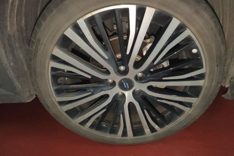 Used CHANGAN OSHAN X5 2021 1.5T DCT Flagship Edition Right Front Wheel Hub