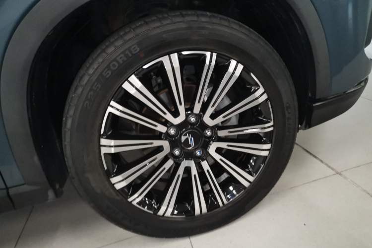 Used CHANGAN OSHAN X5 2021 1.5T DCT Prestige Edition Right Front Wheel Hub