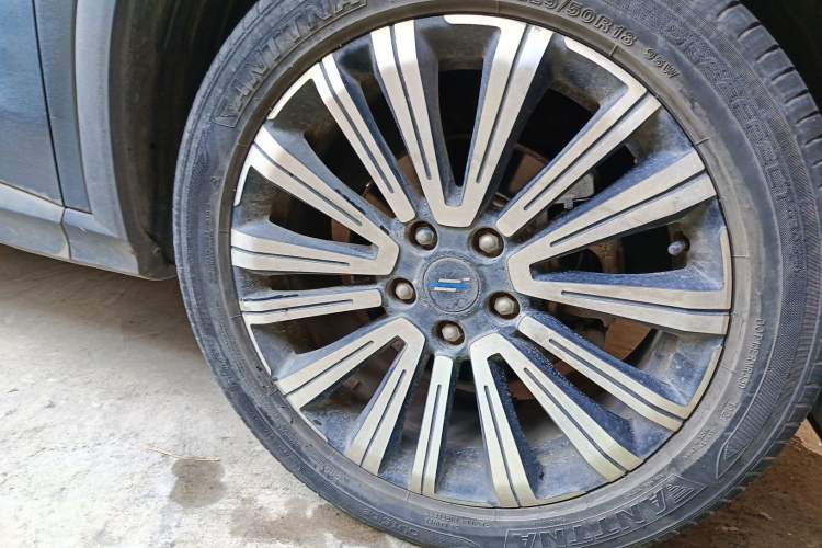 Used CHANGAN OSHAN X5 2021 1.5T DCT Prestige Edition Right Front Wheel Hub