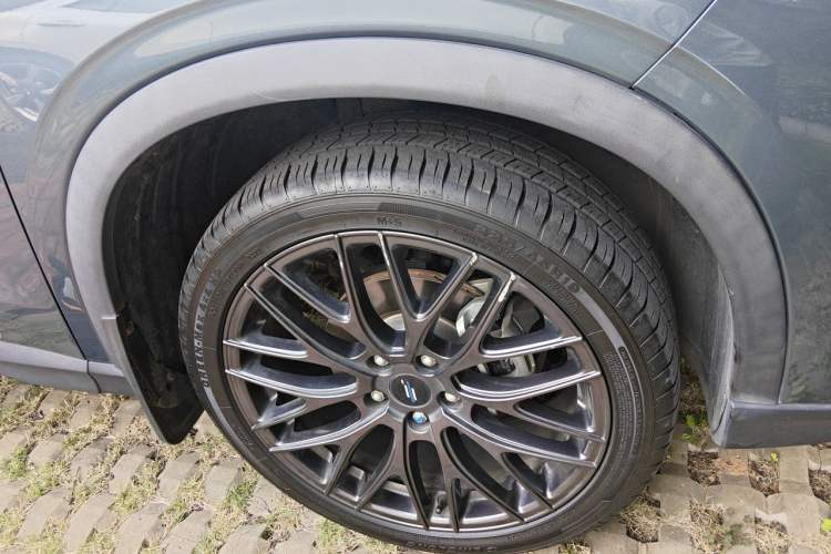 Used CHANGAN OSHAN X5 2021 1.5T DCT Flagship Edition Right Front Wheel Hub