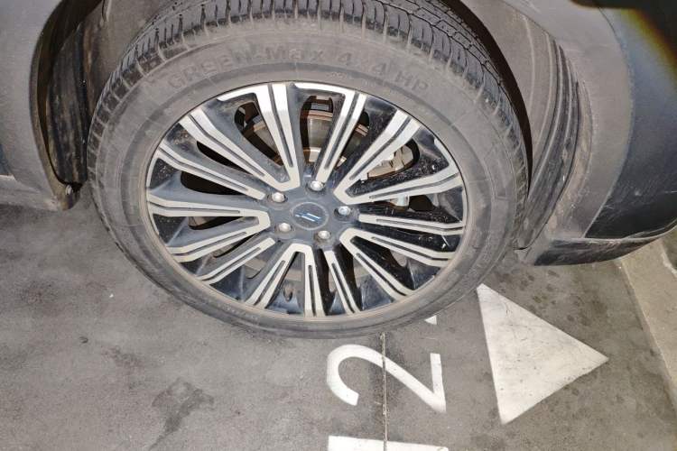 Used CHANGAN OSHAN X5 2021 1.5T DCT Prestige Edition Right Front Wheel Hub