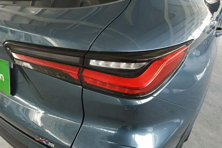 Used CHANGAN OSHAN X5 2021 Revised Version 1.6L Manual Luxury Edition Right Rear Taillight