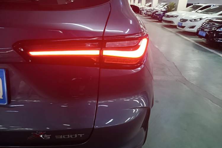 Used CHANGAN OSHAN X5 2021 Revised Version 1.5T DCT Luxury Edition Right Rear Taillight