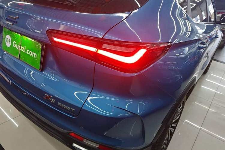 Used CHANGAN OSHAN X5 2021 1.5T DCT Prestige Edition Right Rear Taillight