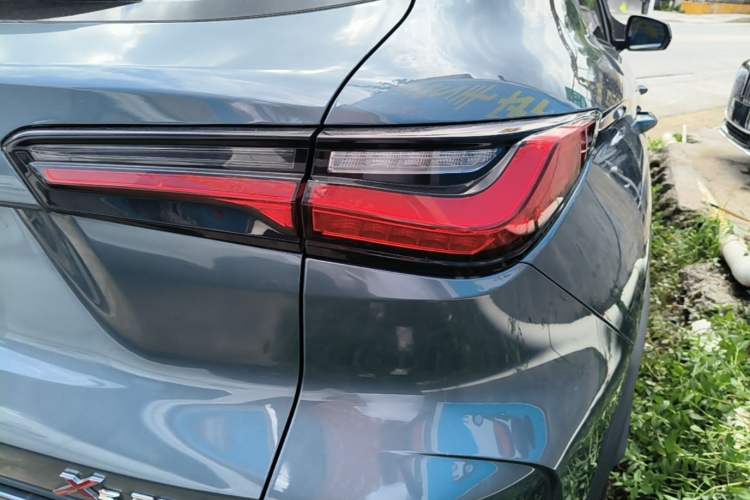 Used CHANGAN OSHAN X5 2021 Revised Version 1.5T DCT Luxury Edition Right Rear Taillight