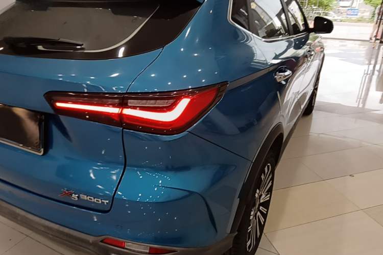 Used CHANGAN OSHAN X5 2021 Revised Version 1.5T DCT Luxury Edition Right Rear Taillight