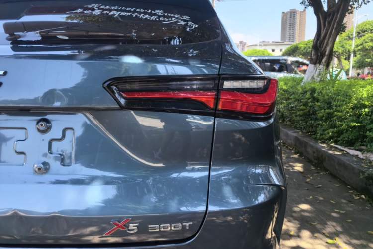 Used CHANGAN OSHAN X5 2021 1.5T DCT Flagship Edition Right Rear Taillight