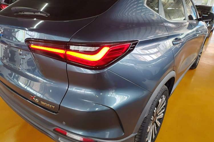 Used CHANGAN OSHAN X5 2021 1.5T DCT Prestige Edition Right Rear Taillight