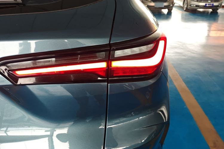Used CHANGAN OSHAN X5 2021 Revised Version 1.5T DCT Luxury Edition Right Rear Taillight