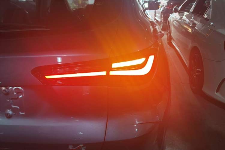Used CHANGAN OSHAN X5 2021 Revised Version 1.6L Manual Luxury Edition Right Rear Taillight