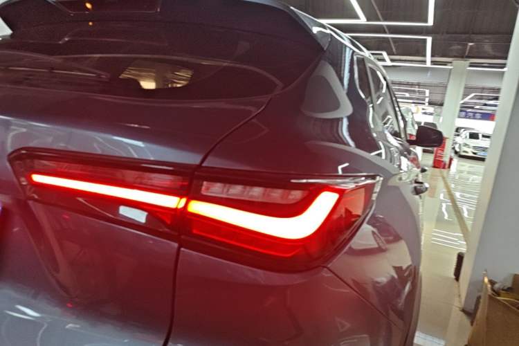 Used CHANGAN OSHAN X5 2021 Revised Version 1.5T DCT Luxury Edition Right Rear Taillight