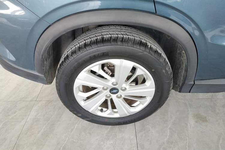 Used CHANGAN OSHAN X5 2021 Revised Version 1.6L Manual Luxury Edition Right Rear Wheel Hub