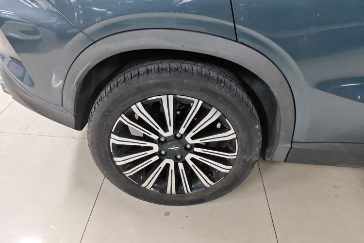 Used CHANGAN OSHAN X5 2021 1.5T DCT Prestige Edition Right Rear Wheel Hub
