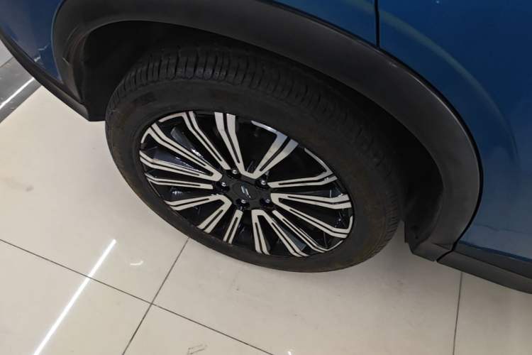 Used CHANGAN OSHAN X5 2021 1.5T DCT Prestige Edition Right Rear Wheel Hub