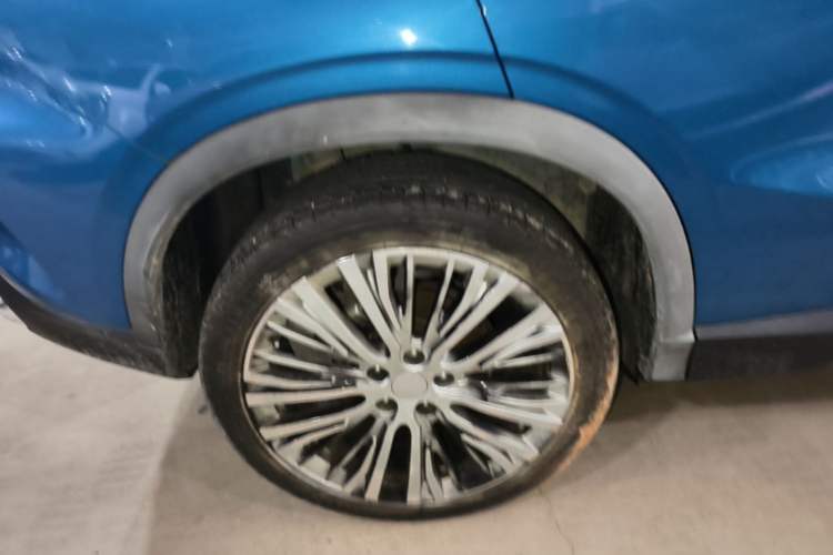 Used CHANGAN OSHAN X5 2021 1.5T DCT Flagship Edition Right Rear Wheel Hub