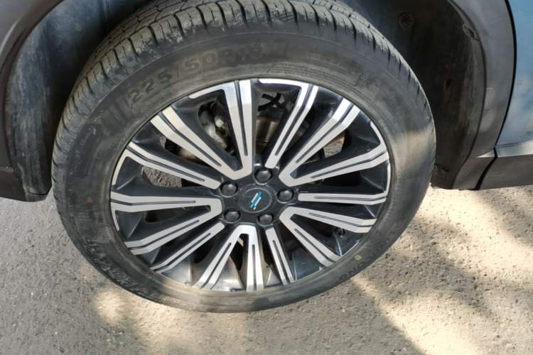 Used CHANGAN OSHAN X5 2021 1.5T DCT Luxury Edition Right Rear Wheel Hub