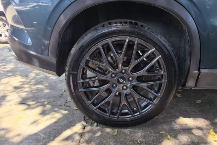 Used CHANGAN OSHAN X5 2021 1.5T DCT Flagship Edition Right Rear Wheel Hub