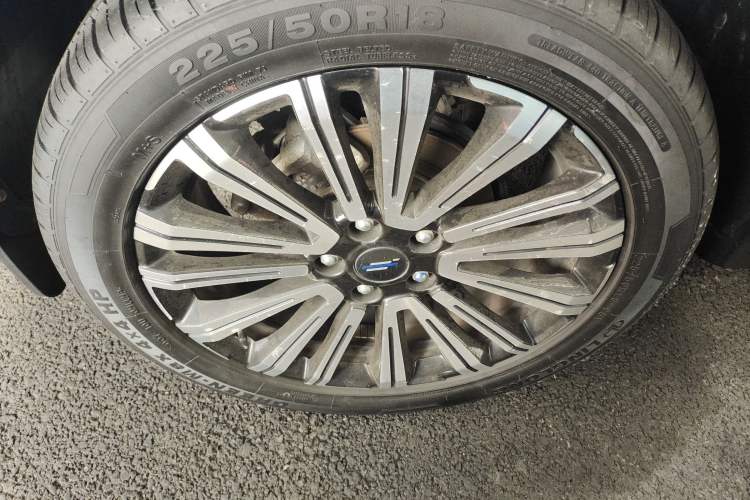 Used CHANGAN OSHAN X5 2021 1.5T DCT Prestige Edition Right Rear Wheel Hub