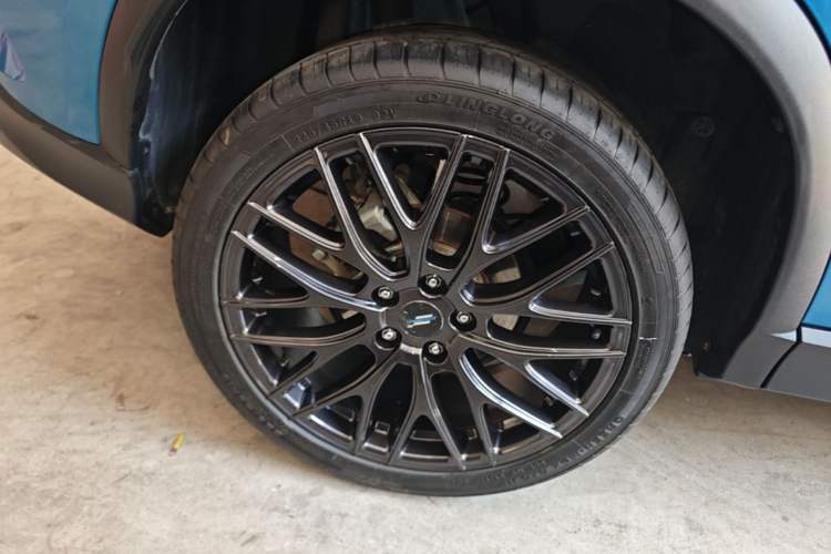 Used CHANGAN OSHAN X5 2021 1.5T DCT Flagship Edition Right Rear Wheel Hub
