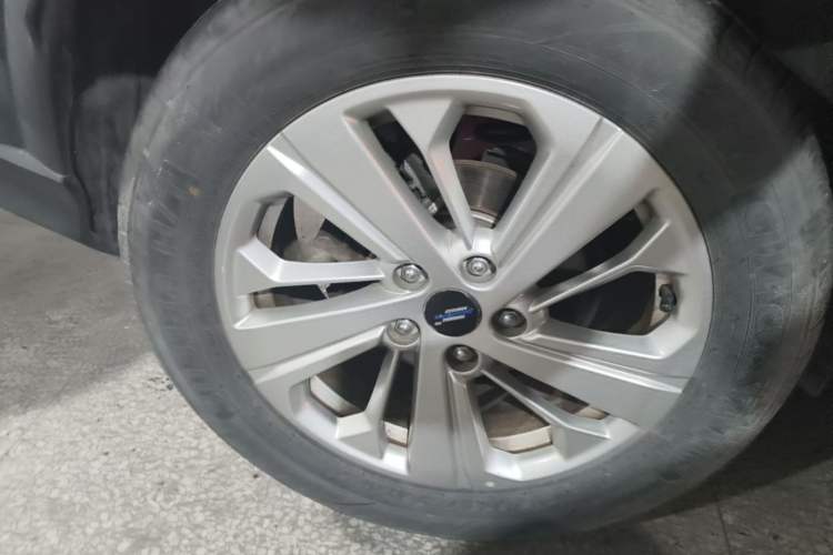 Used CHANGAN OSHAN X5 2021 Revised Version 1.6L Manual Luxury Edition Right Rear Wheel Hub